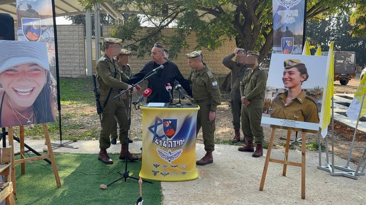 דורון אילת האבא של סרן שיר אילת עלה הבוקר לקברה של ביתו בחלקה הצבאית בבית העלמין האזורי של מועצה גזר לסיים את טקס הקבורה של ביתו סרן שיר אילת