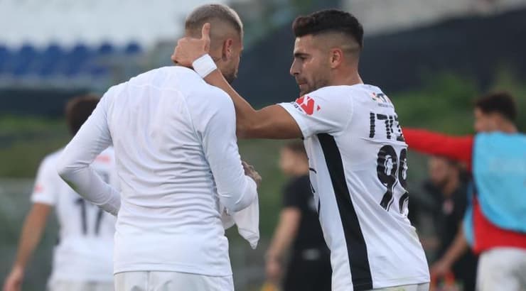 איתמר שבירו ורותם חטואל מתחבקים