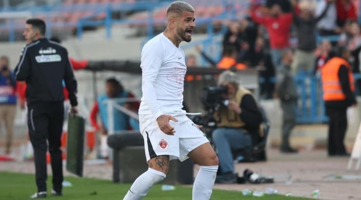 חטואל חוגג מול כפר שלם, בשישי