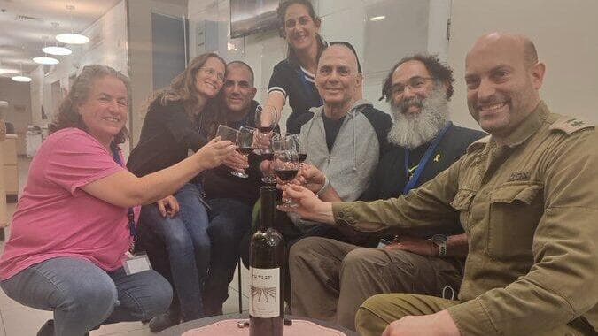 גדי מוזס חוגג חזרה מהשבי חמאס