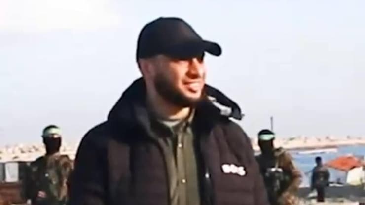 היית'ם אל-חואג'רי במהלך הטקס היית'ם אל-חואג'רי