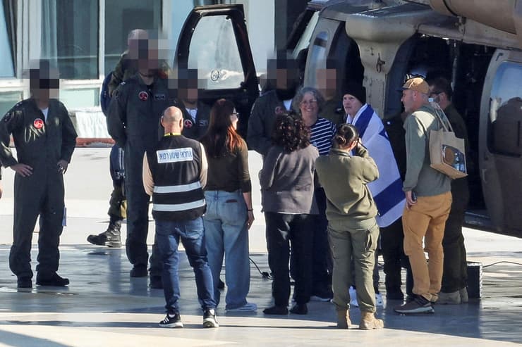 צילום: REUTERS/Ronen Zvulun קית' סיגל מגיע לבית החולים איכילוב