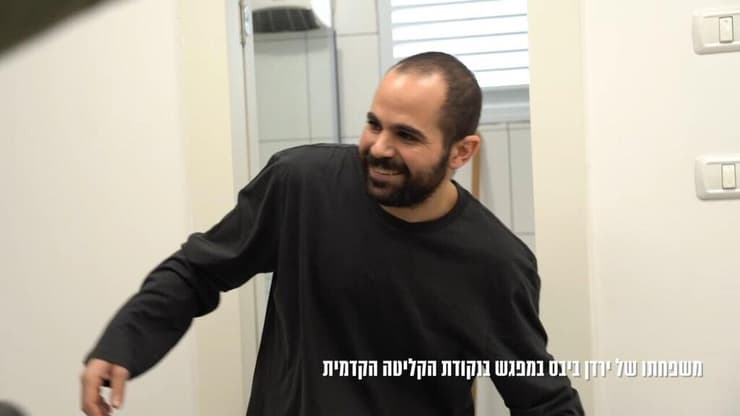 ירדן ביבס נפגש עם משפחתו, לראשונה אחרי השבי (צילום: דובר צה"ל) ירדן ביבס נפגש עם משפחתו