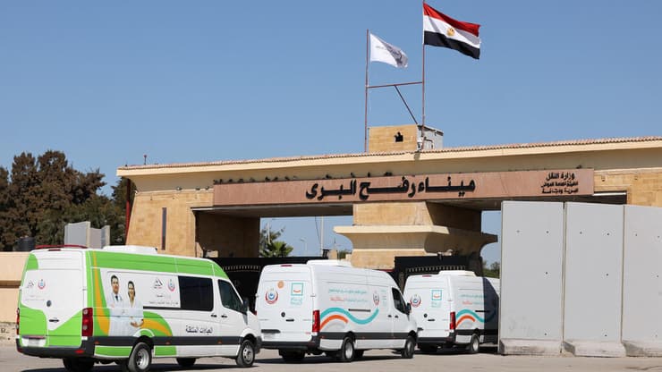 מעבר רפיח אמבולנסים נכנסים ל עזה