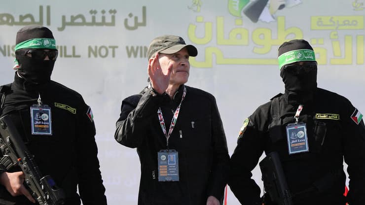 קית' סיגל בעת שחרורו (צילום: REUTERS/Dawoud Abu Alkas) שחרורו של קית' סיגל