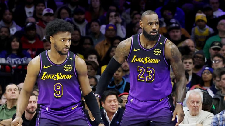 לברון וברוני (צילום: Emilee Chinn / GETTY IMAGES NORTH AMERICA / AFP) לברון וברוני