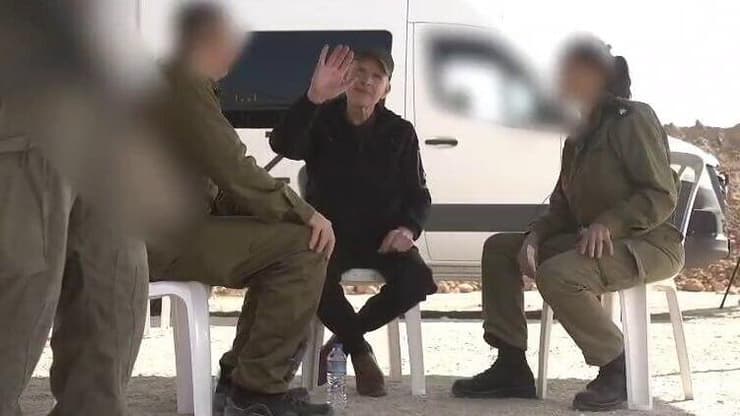 קית' סיגל במעבר לכוחות צה"ל