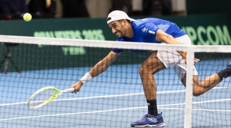 דניאל צוקרמן מתאמץ