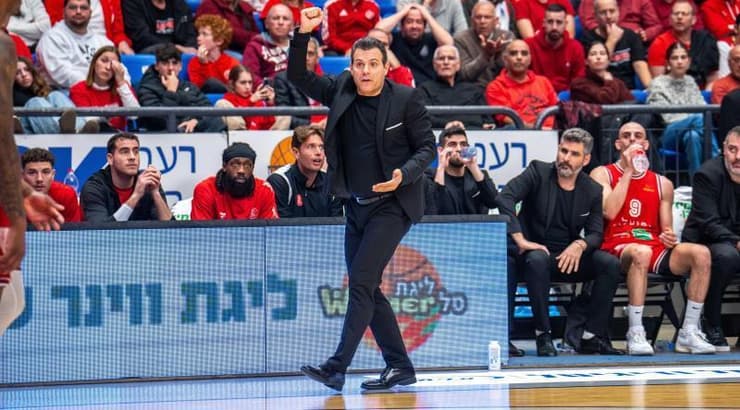 דימיטריס איטודיס כועס על חניכיו