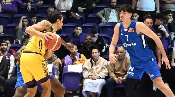 אלייז'ה מיטרו-לונג מול אלון מיכאלי (ראובן שוורץ) אלייז'ה מיטרו-לונג מול אלון מיכאלי