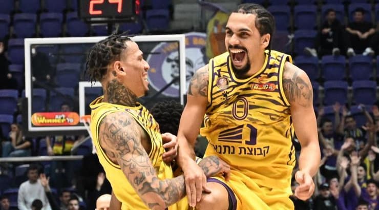 אלייז'ה מיטרו-לונג ומיקל קייזר (ראובן שוורץ) אלייז'ה מיטרו-לונג ומיקל קייזר