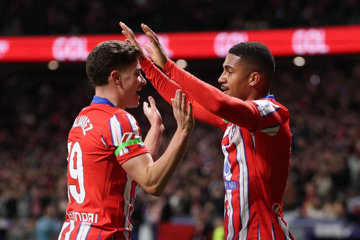 סמואל דיאס חוגג עם חוליאן אלבארס אתלטיקה מדריד מאיורקה