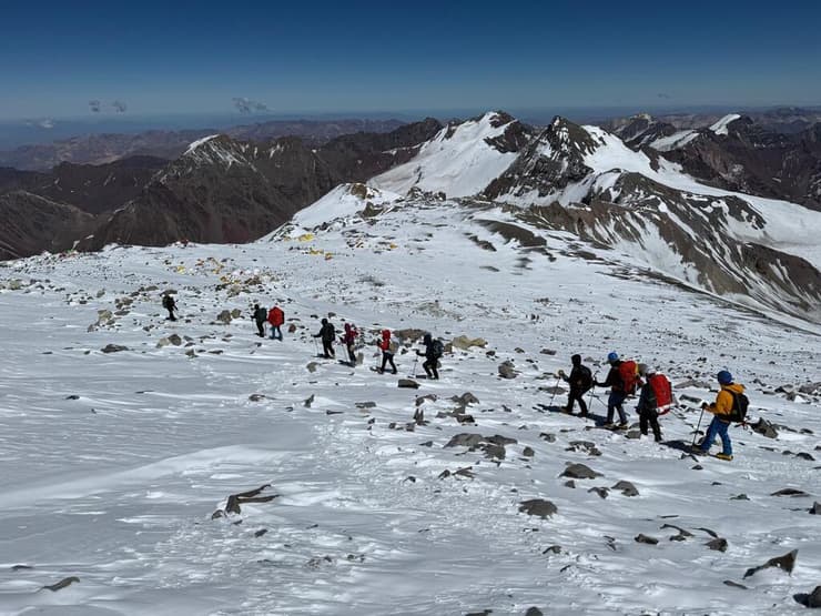 בדרך למטה, לאחר 16 יום