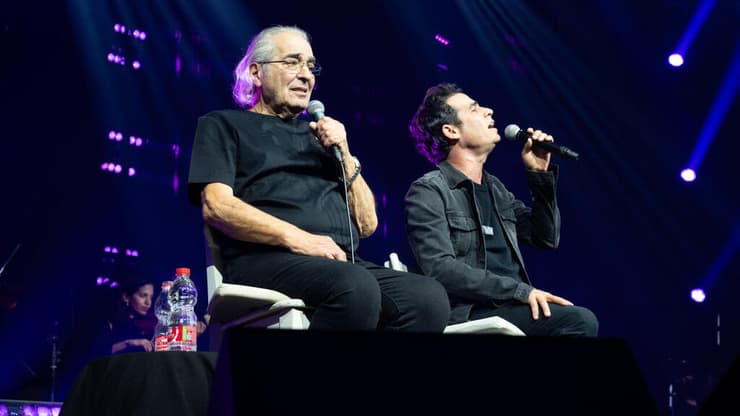 מיזג היטב בין מזרח למערב. בעז שרעבי ואביב גפן בהופעה באקספו (צילום: עידן סוראני) בעז שרעבי ואביב גפן בהופעה באקספו