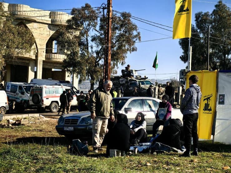 תושבים לבנונים החלו להגיע לכניסות לשכונות המערביות של הכפרים מיס אל-ג'בל וחולא