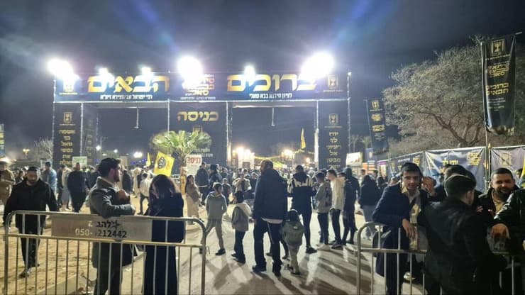 הכניסה למתחם