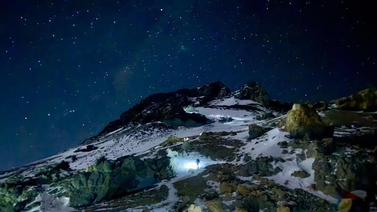 ליל כוכבים בדרך לפסגה