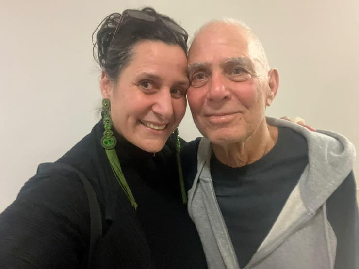 אפרת יחד עם גדי אפרת מצי'קאווה, אחיינתו של גדי מוזס