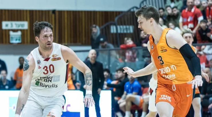 לוקאס גולדנברג מול ג'ייק ואן טוברגן