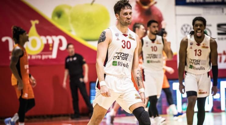 לוקאס גולדנברג חוגג