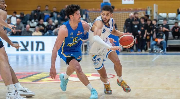 קנדל מקולום מול ג'ון דיברתולומאו (רועי כפיר)  קנדל מקולום מול ג'ון דיברתולומאו