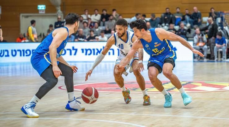 קנדל מקולום מול ג'ון דיברתולומאו (רועי כפיר)  קנדל מקולום מול ג'ון דיברתולומאו