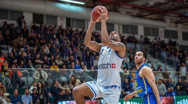 אמין סטיבנס (רועי כפיר)  אמין סטיבנס