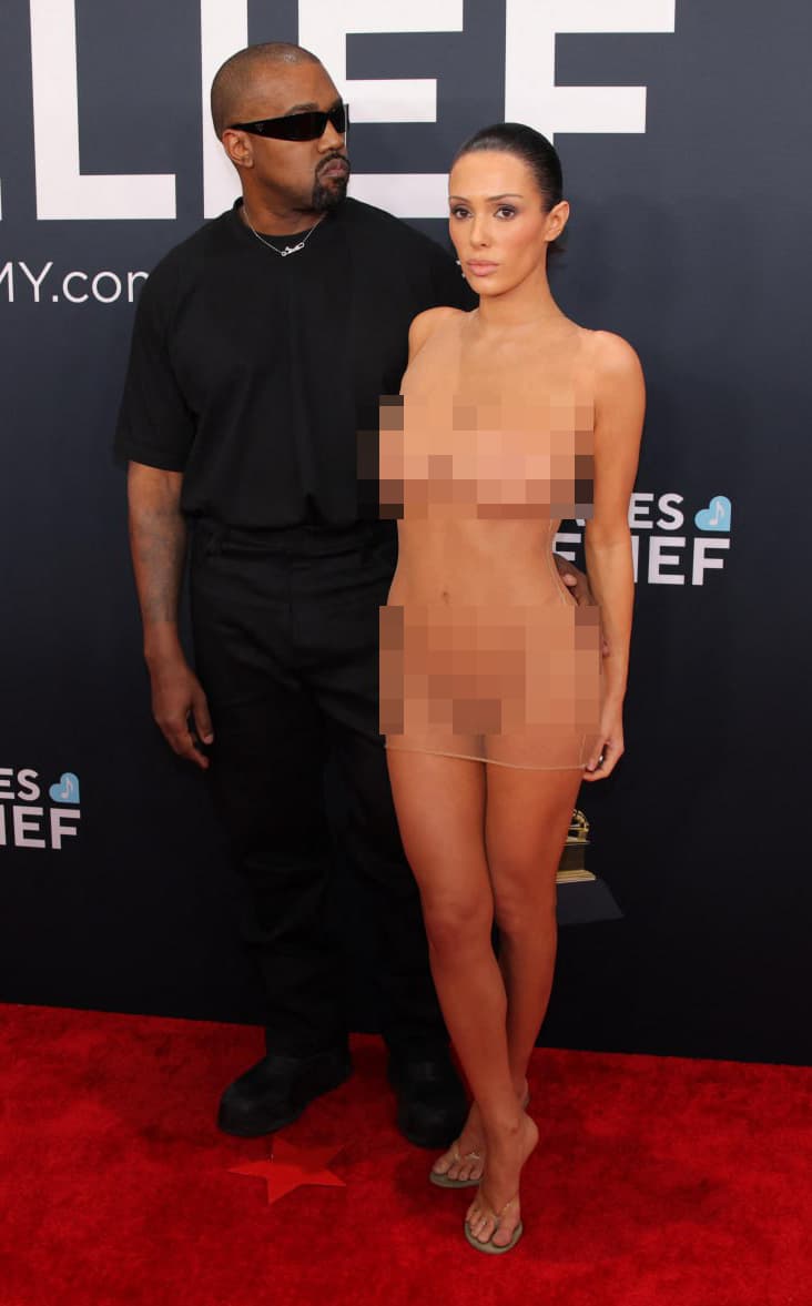 גורשו מהטקס. ביאנקה סנסורי קניה ווסט (צילום: רויטרס) ביאנקה סנסורי קניה ווסט גראמי 2025 עירום