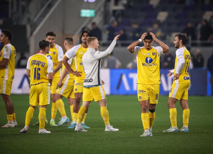 מדמון מאוכזב אחרי ההחמצה (צילום: עוז מועלם) מדמון מאוכזב אחרי ההחמצה