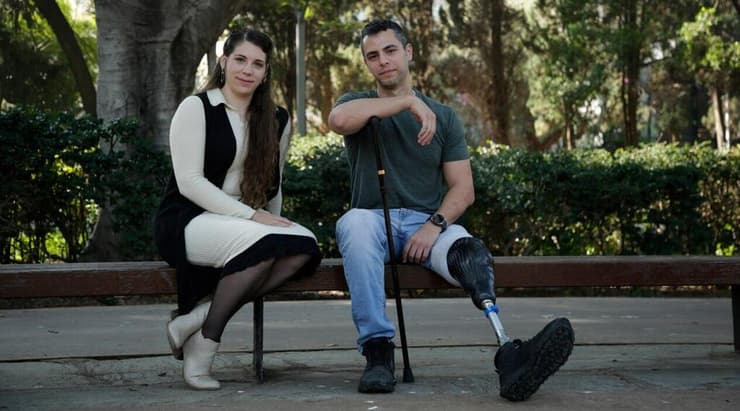 טליה לביא, אלמנתו של צביקה לביא ז״ל, ויואב צבעוני