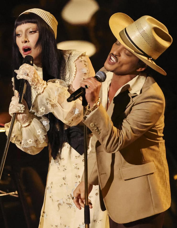 ליידי גאגא וברונו מארס (צילום: רויטרס) ליידי גאגא וברונו מארס