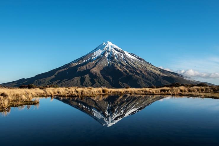 ניו זילנד הר טרנאקי קיבל מעמד של בן אנוש