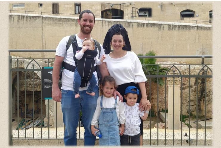 צביקה לביא ז"ל  עם אשתו טליה וילדיהם 