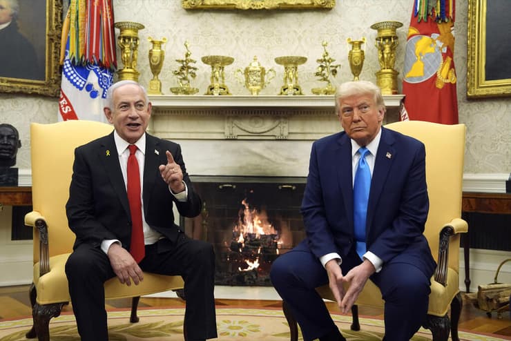 טראמפ ונתניהו, הלילה בחדר הסגלגל בבית הלבן. "מגיע לי פרס נובל, אבל לא ייתנו לי" (צילום: AP / Evan Vucci) ראש הממשלה בנימין נתניהו נפגש עם נשיא ארה"ב דונלד טראמפ בבית הלבן