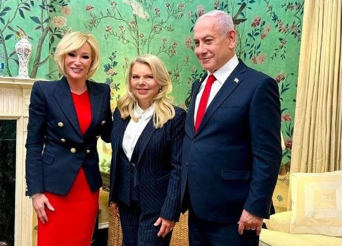 בנימין נתניהו ושרה נתניהו עם פאולה ווייט בוושינגטון