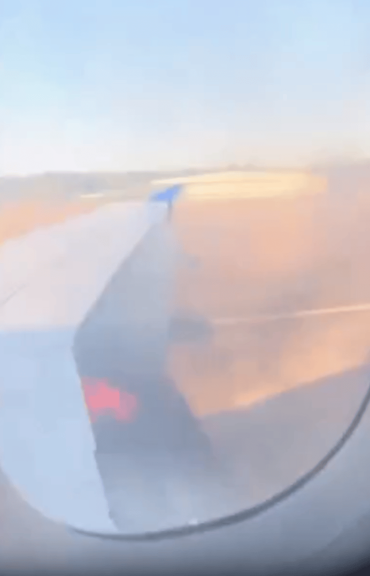 אש בכנף של מטוס יונייטד איירליינס