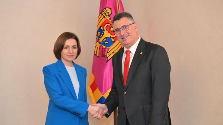 שר החוץ גדעון סער עם נשיאת מולדובה מאיה סנדו