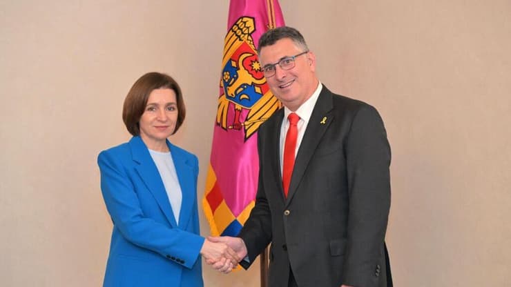 שר החוץ גדעון סער עם נשיאת מולדובה מאיה סנדו