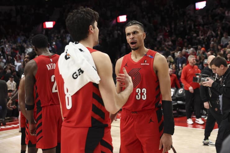 חיסרון משמעותי לבלגיה. טומאני קמארה עם אבדיה אחרי משחק של פורטלנד (צילום: AP Photo/Amanda Loman) הצטיינו בזמן החוקי. דני אבדיה משוחח עם טומאני קמארה