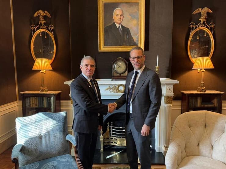 גל הירש בפגישה עם יועצו הבכיר לענייני חטופים של נשיא ארצות-הברית, אדם בוהלר