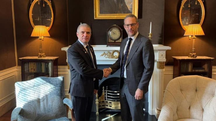 גל הירש בפגישה עם יועצו הבכיר לענייני חטופים של נשיא ארצות-הברית, אדם בוהלר