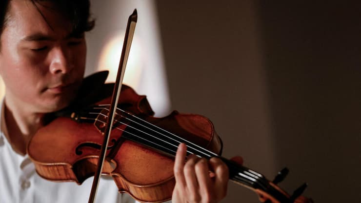 כינור הסטרדיווריוס מ-1714 שמוצע למכירה פומבית בסותבי'ס