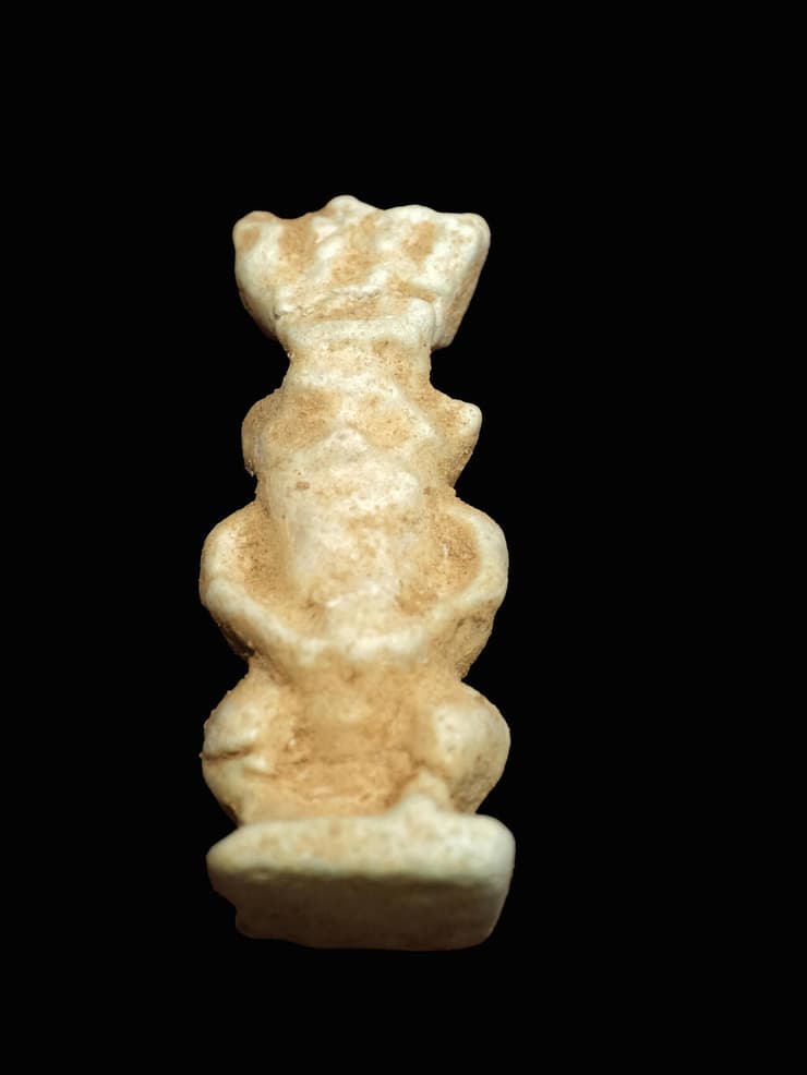 קמע של האל המצרי בס