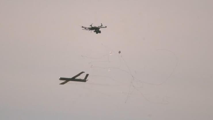 יום מסכם לניסויים מבצעיים המציג יכולות יירוט כטב"מים באמצעות ירי ורחפנים