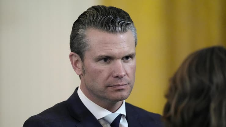 שר ההגנה של ארה"ב, במהלך פגישת עיתונאים