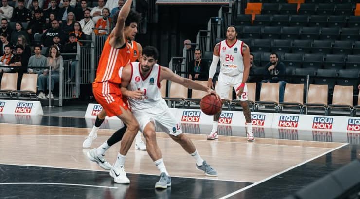 תומר גינת (הפועל ״שלמה״ תל אביב) תומר גינת