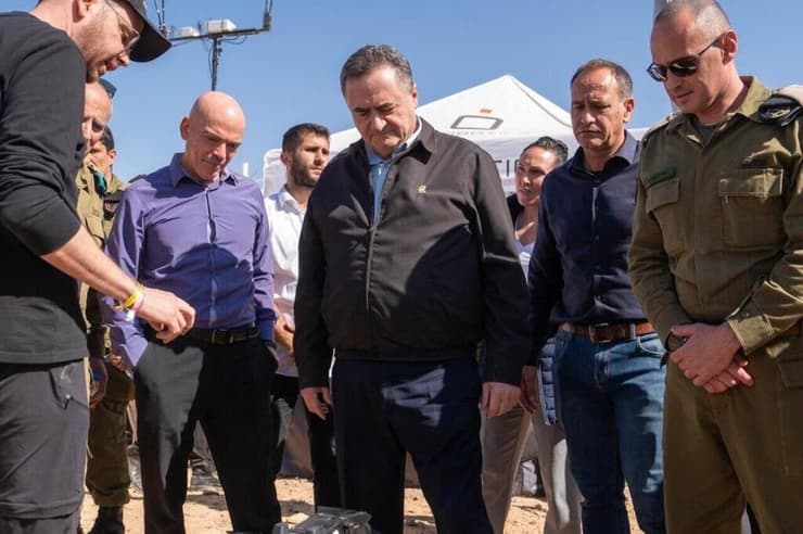 יום מסכם לניסויים מבצעיים המציג יכולות יירוט כטב"מים באמצעות ירי ורחפנים