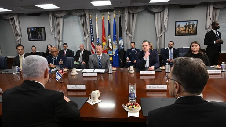 ראש הממשלה בנימין נתניהו בפגישתו עם שר ההגנה של ארה"ב פיט הגסת' 