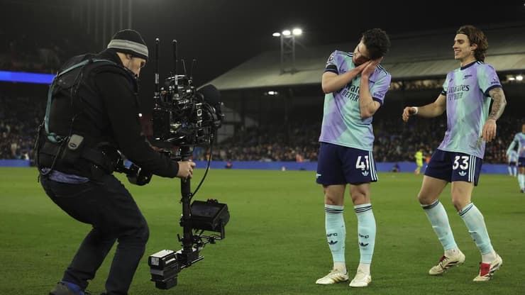 דקלן רייס חוגג שער נגד קריסטל פאלאס בסלהרסט פארק