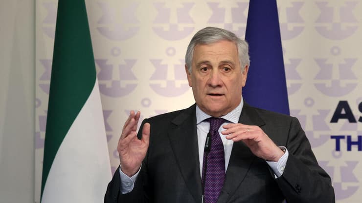 שר החוץ האיטלקי. "לא זו הדרך" (צילום: GIL COHEN-MAGEN / AFP) שר החוץ של איטליה אנטוניו טאיאני